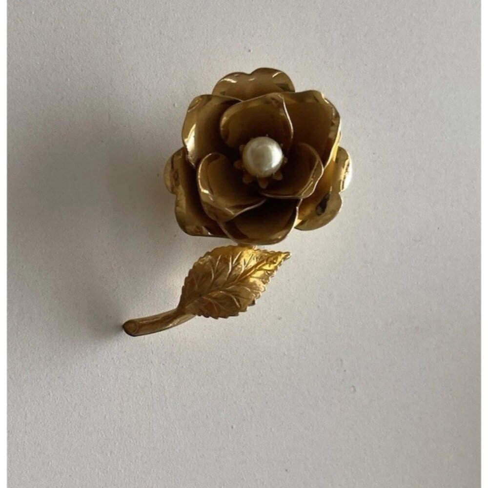 Vintage Coro Rose Brooch With Akoya Pearl Gold Tone Pin Brooch 80’s Elegant 2”